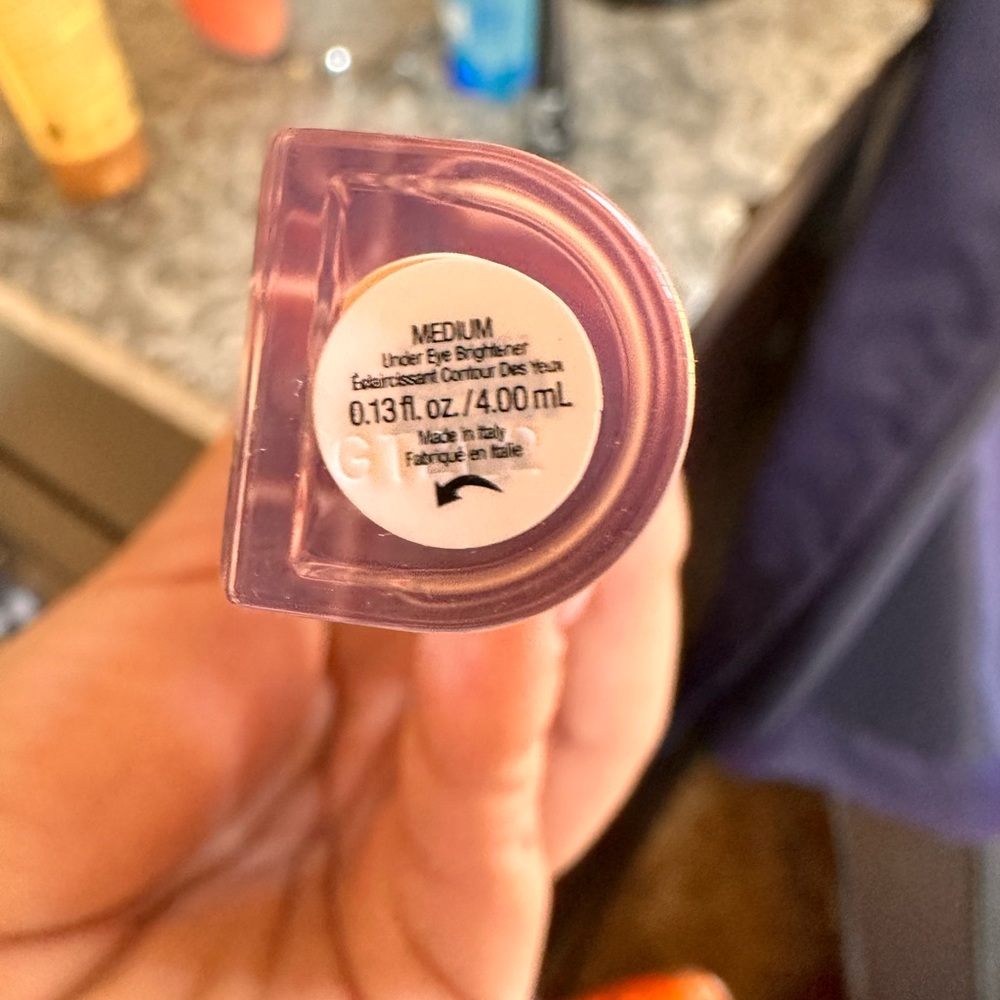 COPY - Rare Beauty under eye brightner